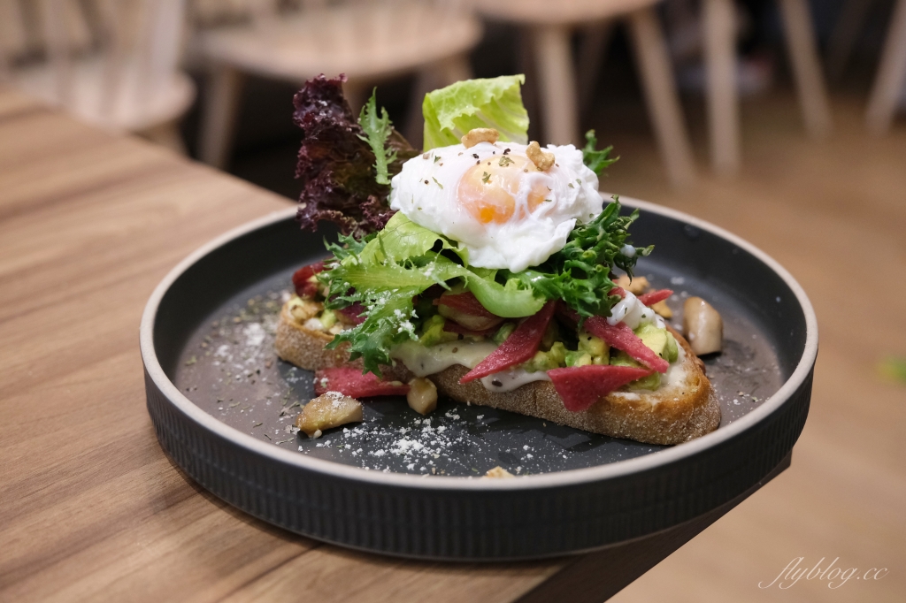 台中南屯｜咖波堤 Cupoti Cafe．河南路網美風咖啡館，酸麵包和肉桂捲吃得到 @飛天璇的口袋