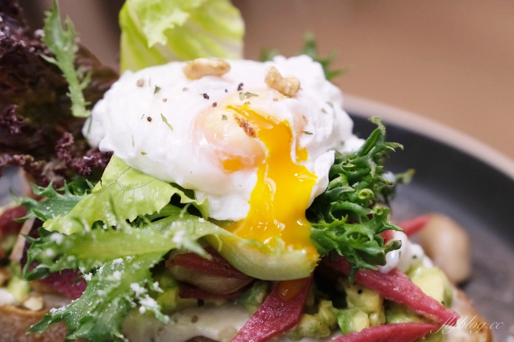 台中南屯｜咖波堤 Cupoti Cafe．河南路網美風咖啡館，酸麵包和肉桂捲吃得到 @飛天璇的口袋