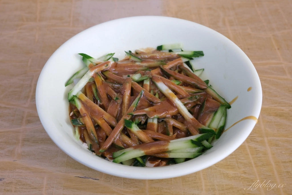 台中西屯｜世紀小吃店．Google評價4.5顆星台中麵店，還沒到中午就被客人坐滿 @飛天璇的口袋