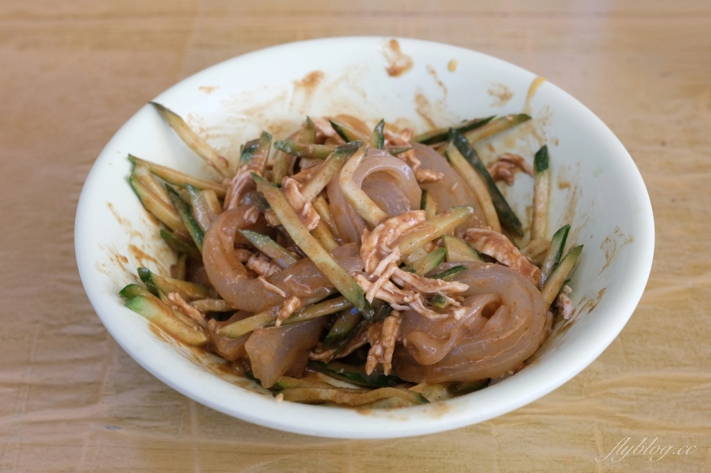 台中西屯｜世紀小吃店．Google評價4.5顆星台中麵店，還沒到中午就被客人坐滿 @飛天璇的口袋