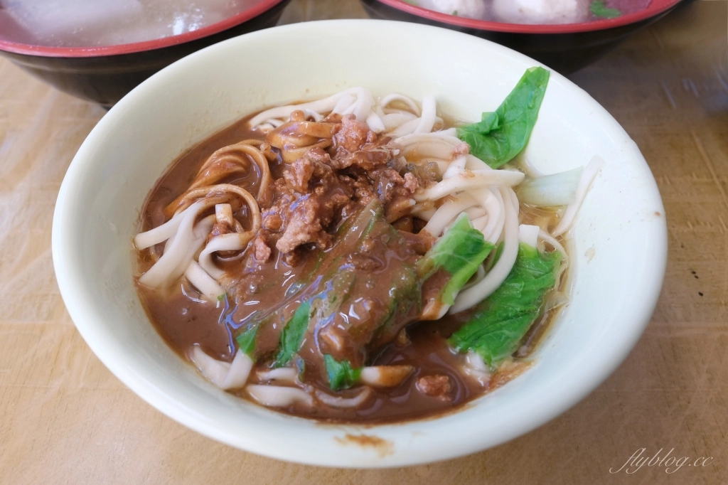 台中西屯｜世紀小吃店．Google評價4.5顆星台中麵店，還沒到中午就被客人坐滿 @飛天璇的口袋