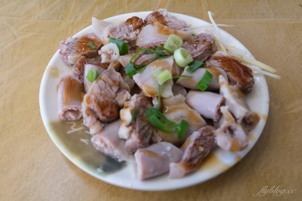 台中西屯｜世紀小吃店．Google評價4.5顆星台中麵店，還沒到中午就被客人坐滿 @飛天璇的口袋