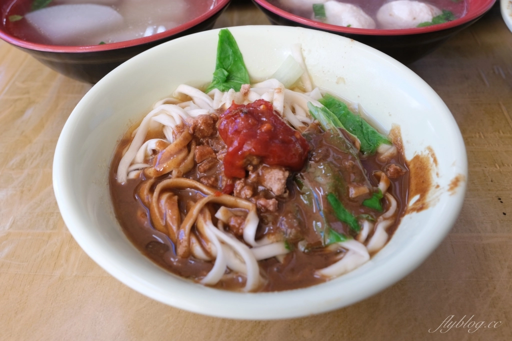 台中西屯｜世紀小吃店．Google評價4.5顆星台中麵店，還沒到中午就被客人坐滿 @飛天璇的口袋