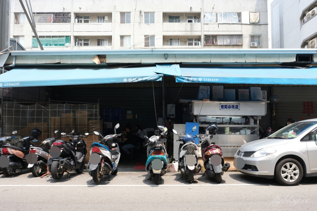 台中西屯｜世紀小吃店．Google評價4.5顆星台中麵店，還沒到中午就被客人坐滿 @飛天璇的口袋