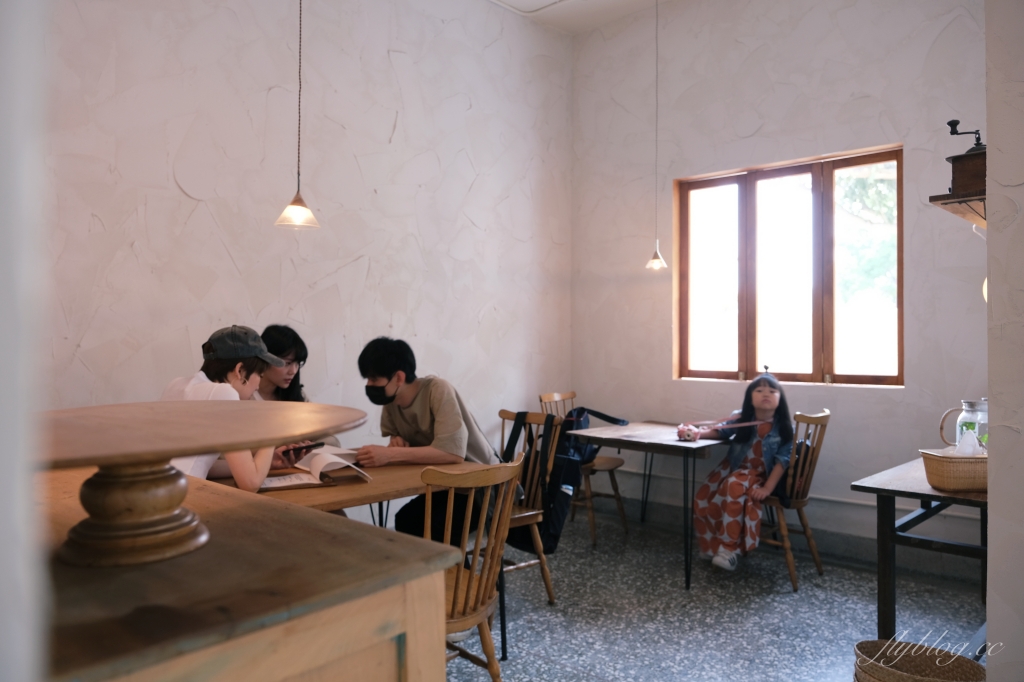 嘉義東區｜荏苒咖啡｜霜空咖啡最新力作，嘉義公園旁的靜謐老宅咖啡館 @飛天璇的口袋