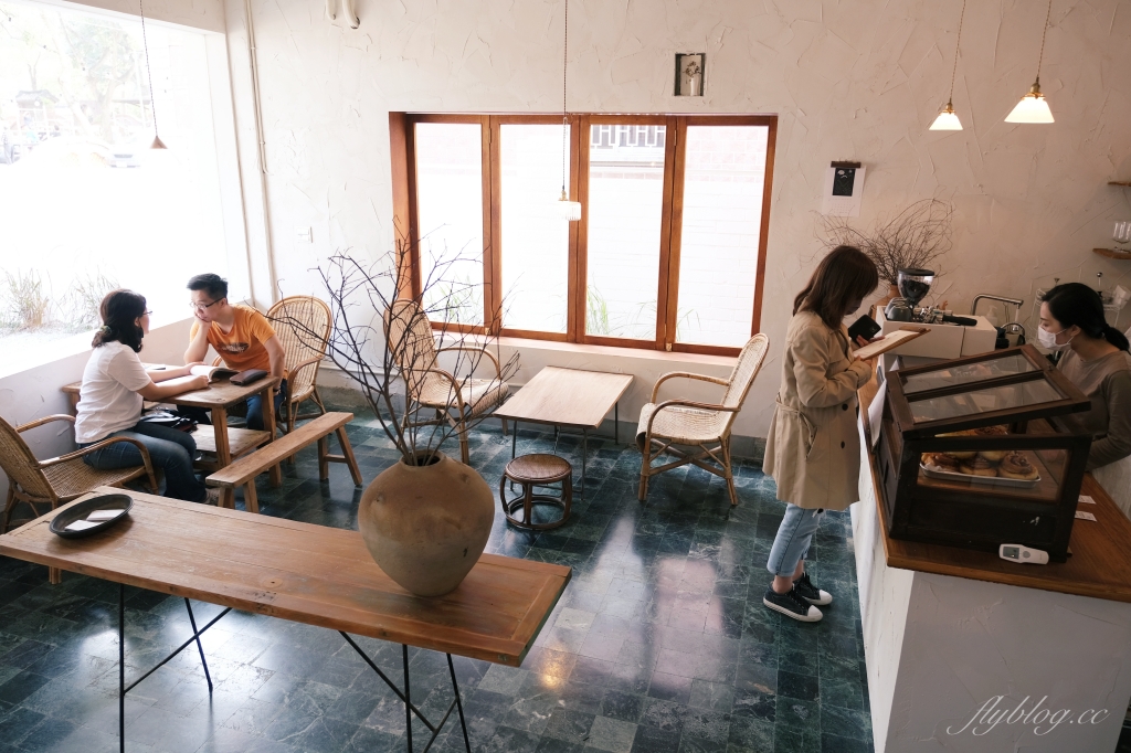 嘉義東區｜荏苒咖啡｜霜空咖啡最新力作，嘉義公園旁的靜謐老宅咖啡館 @飛天璇的口袋
