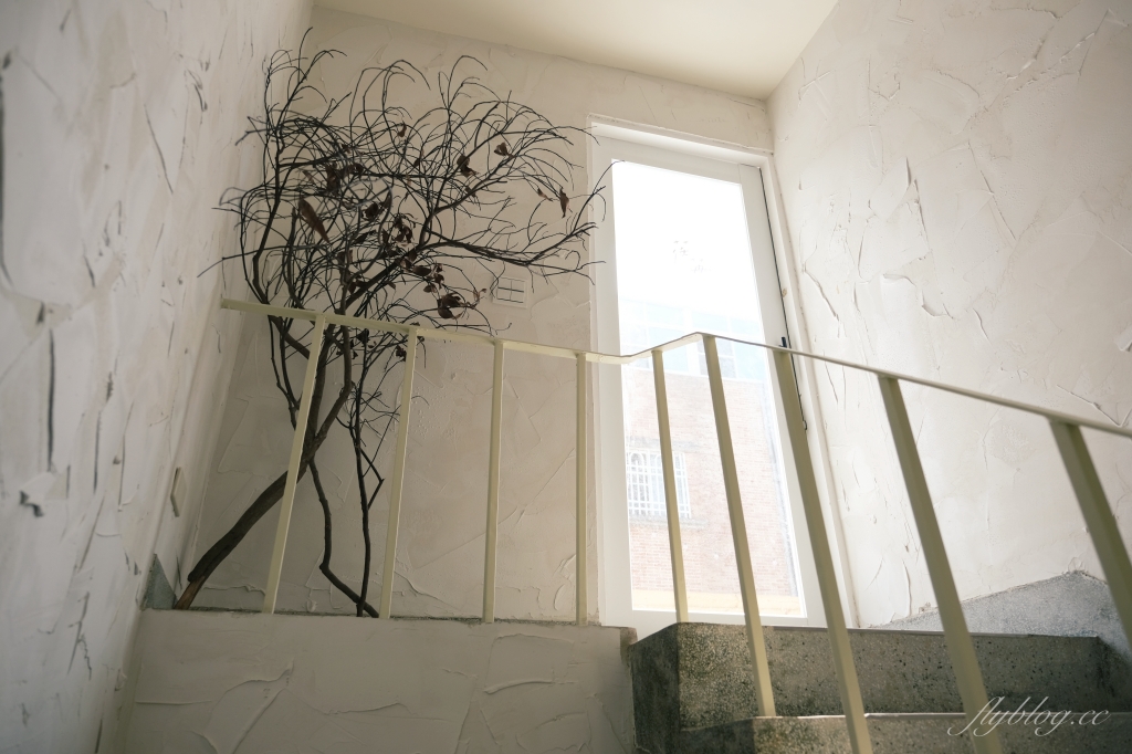 嘉義東區｜荏苒咖啡｜霜空咖啡最新力作，嘉義公園旁的靜謐老宅咖啡館 @飛天璇的口袋