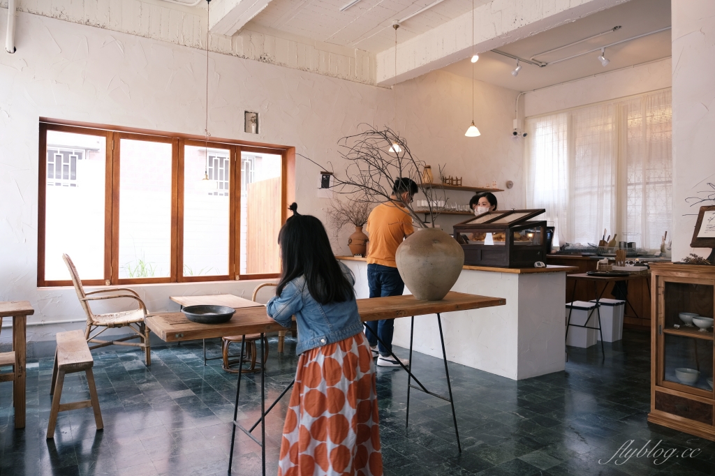 嘉義東區｜荏苒咖啡｜霜空咖啡最新力作，嘉義公園旁的靜謐老宅咖啡館 @飛天璇的口袋