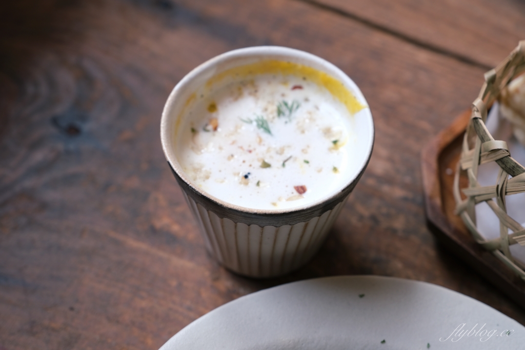 嘉義東區｜荏苒咖啡｜霜空咖啡最新力作，嘉義公園旁的靜謐老宅咖啡館 @飛天璇的口袋