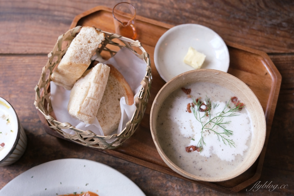 嘉義東區｜荏苒咖啡｜霜空咖啡最新力作，嘉義公園旁的靜謐老宅咖啡館 @飛天璇的口袋