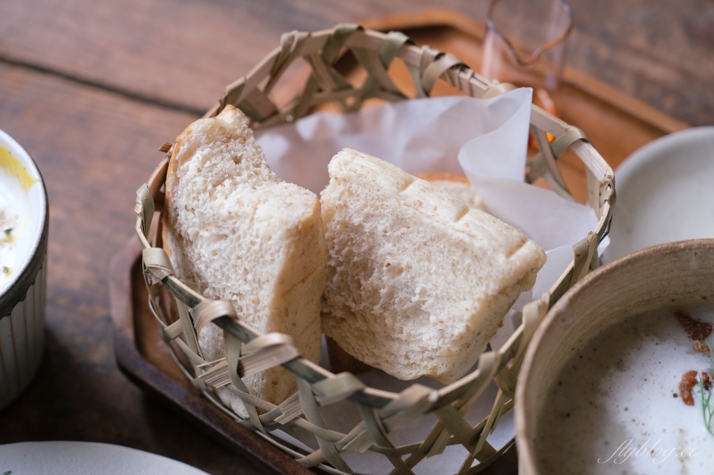 嘉義東區｜荏苒咖啡｜霜空咖啡最新力作，嘉義公園旁的靜謐老宅咖啡館 @飛天璇的口袋