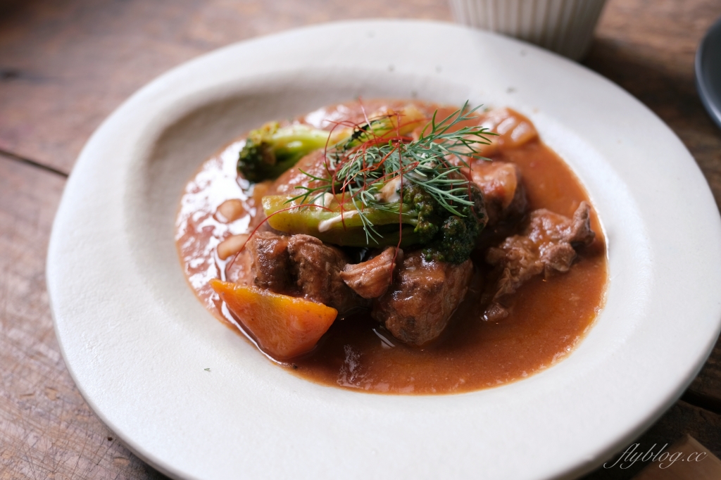 嘉義東區｜荏苒咖啡｜霜空咖啡最新力作，嘉義公園旁的靜謐老宅咖啡館 @飛天璇的口袋