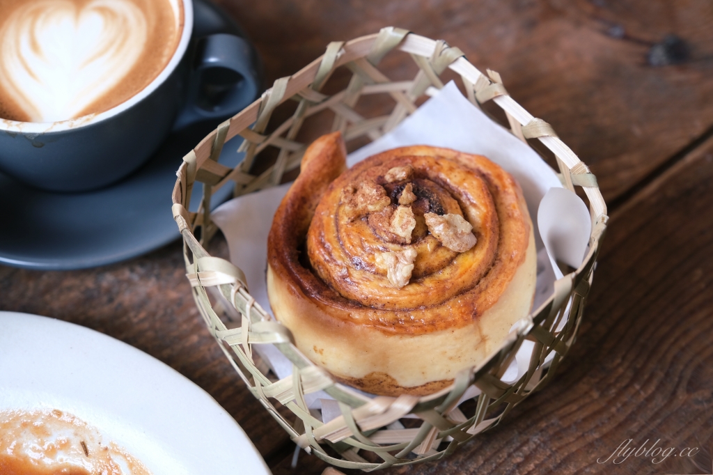 嘉義東區｜荏苒咖啡｜霜空咖啡最新力作，嘉義公園旁的靜謐老宅咖啡館 @飛天璇的口袋