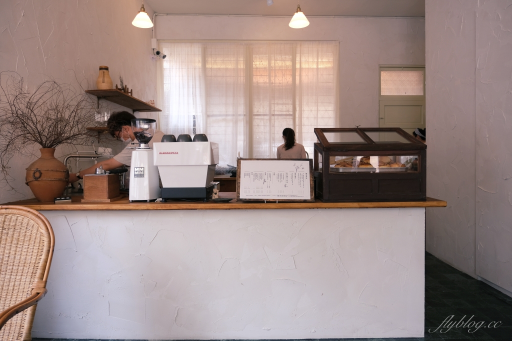 嘉義東區｜荏苒咖啡｜霜空咖啡最新力作，嘉義公園旁的靜謐老宅咖啡館 @飛天璇的口袋