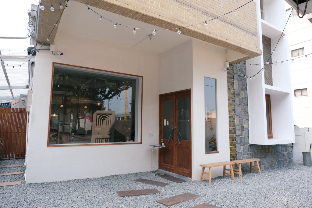 嘉義東區｜荏苒咖啡｜霜空咖啡最新力作，嘉義公園旁的靜謐老宅咖啡館 @飛天璇的口袋