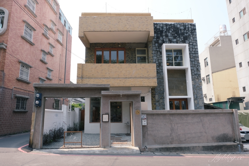 嘉義東區｜荏苒咖啡｜霜空咖啡最新力作，嘉義公園旁的靜謐老宅咖啡館 @飛天璇的口袋