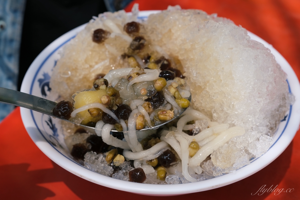 嘉義榕樹下台灣古早冰｜一碗35元古早冰6種配料，Google地圖上面找不到 @飛天璇的口袋