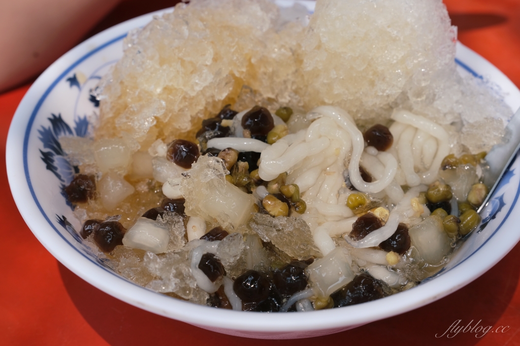 嘉義榕樹下台灣古早冰｜一碗35元古早冰6種配料，Google地圖上面找不到 @飛天璇的口袋