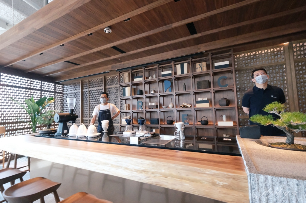 台中西屯｜REC COFFEE Taiwan，日本福岡冠軍咖啡館海外一號店，坐擁台中7期26樓最美夜景 @飛天璇的口袋