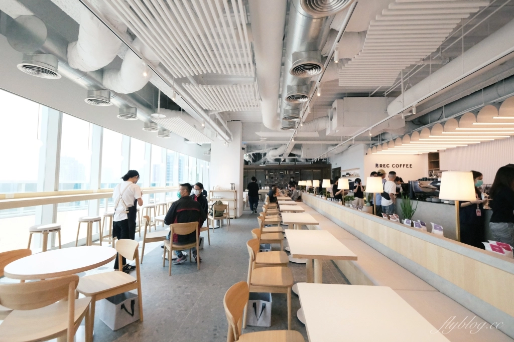 台中西屯｜REC COFFEE Taiwan，日本福岡冠軍咖啡館海外一號店，坐擁台中7期26樓最美夜景 @飛天璇的口袋