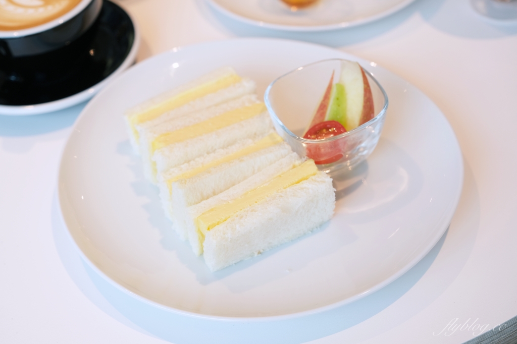 台中西屯｜REC COFFEE Taiwan，日本福岡冠軍咖啡館海外一號店，坐擁台中7期26樓最美夜景 @飛天璇的口袋