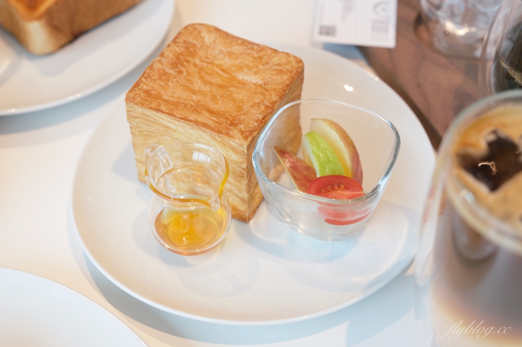 台中西屯｜REC COFFEE Taiwan，日本福岡冠軍咖啡館海外一號店，坐擁台中7期26樓最美夜景 @飛天璇的口袋