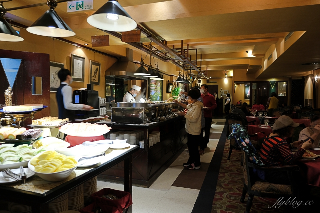 台北大安｜沾美西餐廳，台北70年老字號吃到飽，現烤牛排羊排豬腳，傳統甜點無限取用 @飛天璇的口袋