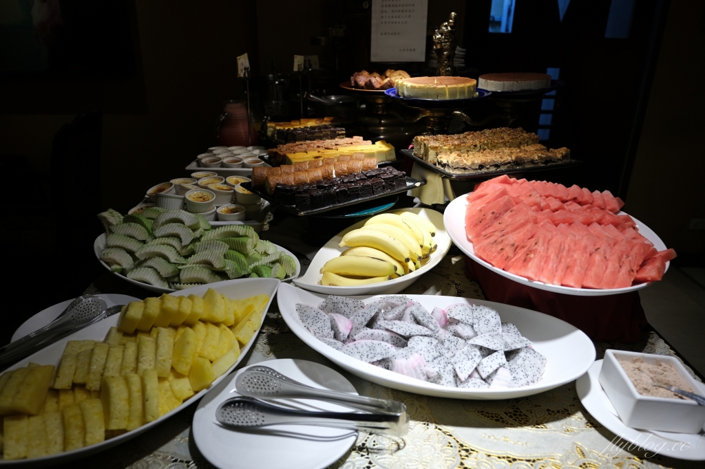 台北大安｜沾美西餐廳，台北70年老字號吃到飽，現烤牛排羊排豬腳，傳統甜點無限取用 @飛天璇的口袋