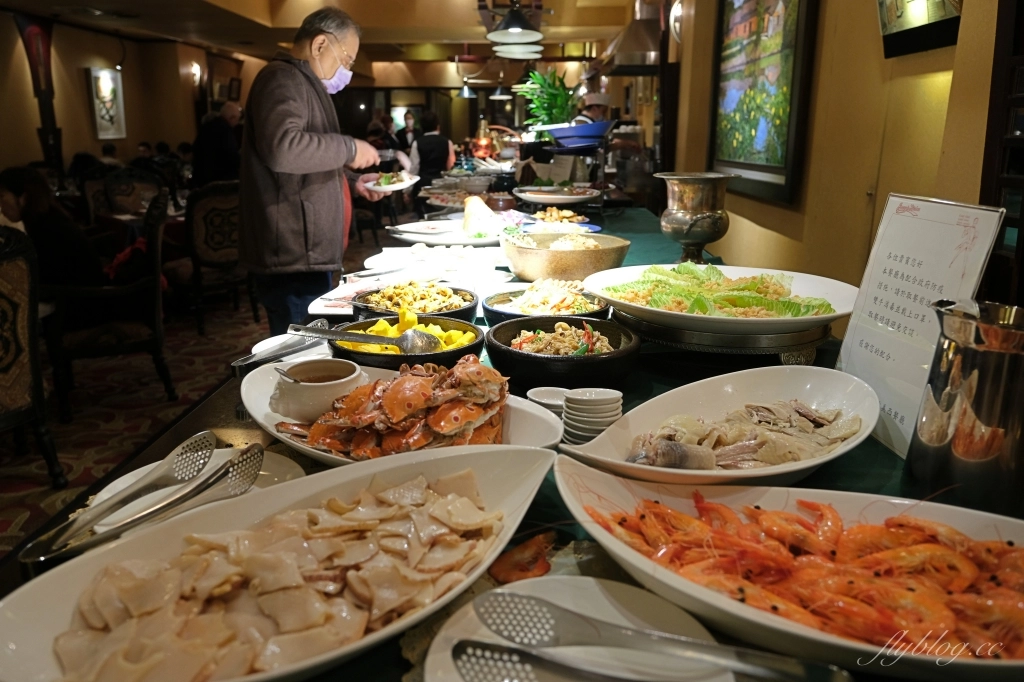 台北大安｜沾美西餐廳，台北70年老字號吃到飽，現烤牛排羊排豬腳，傳統甜點無限取用 @飛天璇的口袋