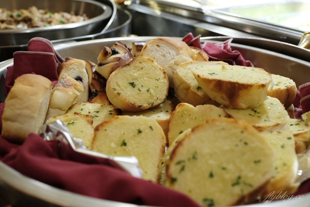 台北大安｜沾美西餐廳，台北70年老字號吃到飽，現烤牛排羊排豬腳，傳統甜點無限取用 @飛天璇的口袋