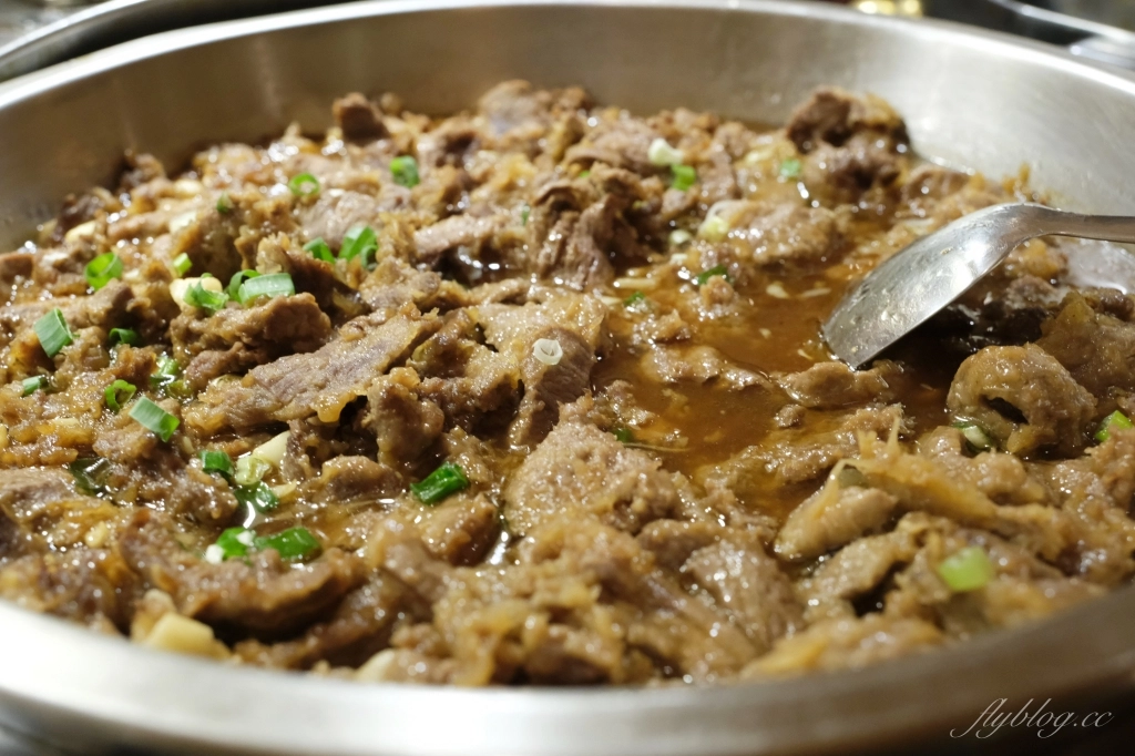 台北大安｜沾美西餐廳，台北70年老字號吃到飽，現烤牛排羊排豬腳，傳統甜點無限取用 @飛天璇的口袋