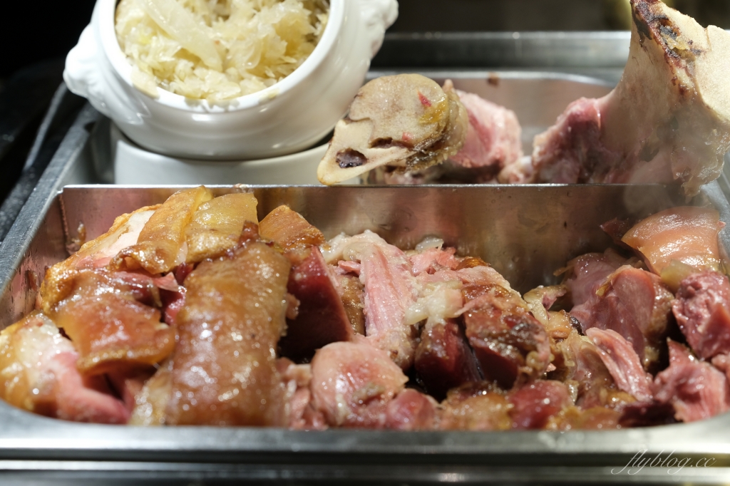 台北大安｜沾美西餐廳，台北70年老字號吃到飽，現烤牛排羊排豬腳，傳統甜點無限取用 @飛天璇的口袋