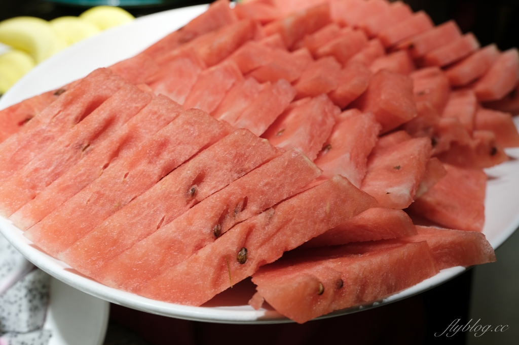 台北大安｜沾美西餐廳，台北70年老字號吃到飽，現烤牛排羊排豬腳，傳統甜點無限取用 @飛天璇的口袋