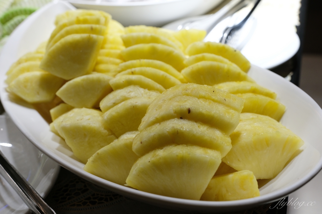 台北大安｜沾美西餐廳，台北70年老字號吃到飽，現烤牛排羊排豬腳，傳統甜點無限取用 @飛天璇的口袋