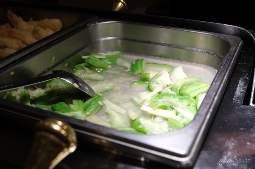 台北大安｜沾美西餐廳，台北70年老字號吃到飽，現烤牛排羊排豬腳，傳統甜點無限取用 @飛天璇的口袋