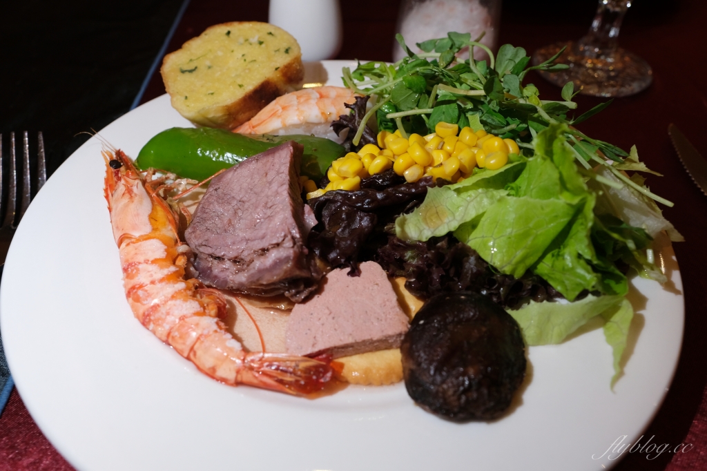 台北大安｜沾美西餐廳，台北70年老字號吃到飽，現烤牛排羊排豬腳，傳統甜點無限取用 @飛天璇的口袋