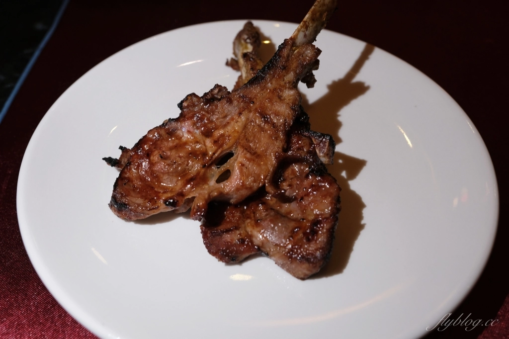 台北大安｜沾美西餐廳，台北70年老字號吃到飽，現烤牛排羊排豬腳，傳統甜點無限取用 @飛天璇的口袋