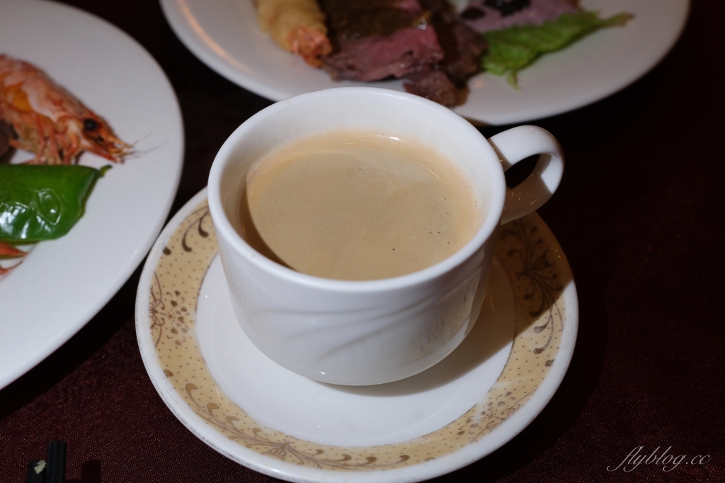 台北大安｜沾美西餐廳，台北70年老字號吃到飽，現烤牛排羊排豬腳，傳統甜點無限取用 @飛天璇的口袋