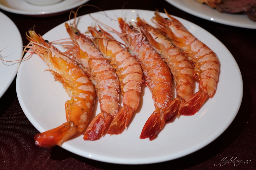 台北大安｜沾美西餐廳，台北70年老字號吃到飽，現烤牛排羊排豬腳，傳統甜點無限取用 @飛天璇的口袋