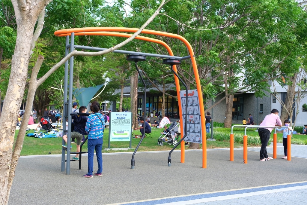 台中南屯｜黎新公園，可愛的大西瓜攀架共融式公園，台中南屯最佳大自然生態教室 @飛天璇的口袋