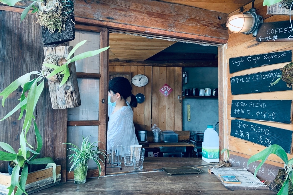 台中烏日｜楽珈 Coffee Roaster，咖啡甜點和麵包都很有水準，值得為了一杯咖啡專程跑一趟 @飛天璇的口袋