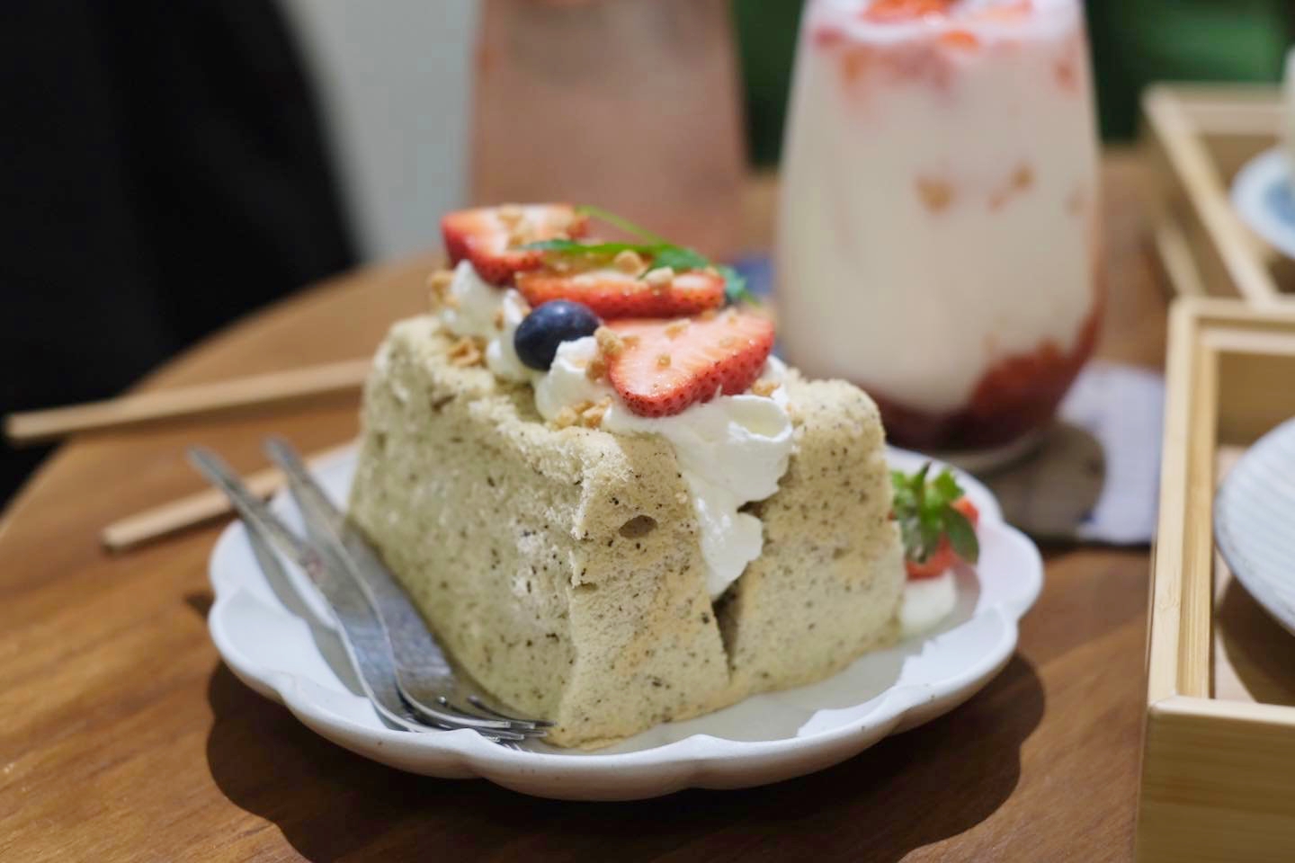 台中西區｜一人一伴 ともだち．老宅改建文青早午餐，台中教育大學商圈美食 @飛天璇的口袋