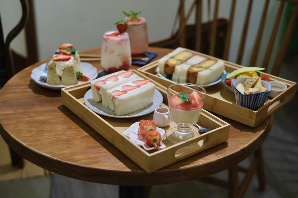 台中西區｜一人一伴 ともだち．老宅改建文青早午餐，台中教育大學商圈美食 @飛天璇的口袋