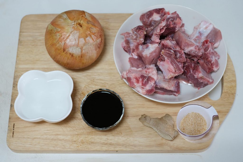 洋蔥燒排骨做法｜簡單下飯的「洋蔥燒排骨食譜」，老少咸宜的一道菜 @飛天璇的口袋