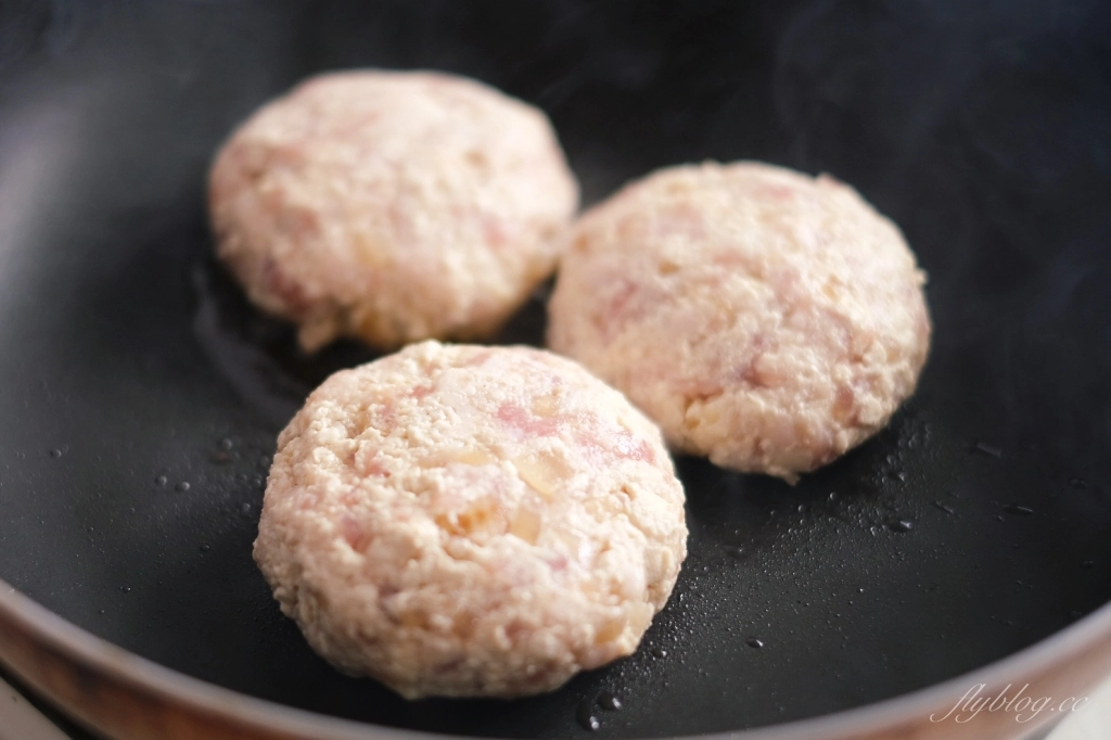 豆腐漢堡排做法｜讓小孩子秒殺的「漢堡排食譜」，高蛋白又營養的減脂盛品 @飛天璇的口袋