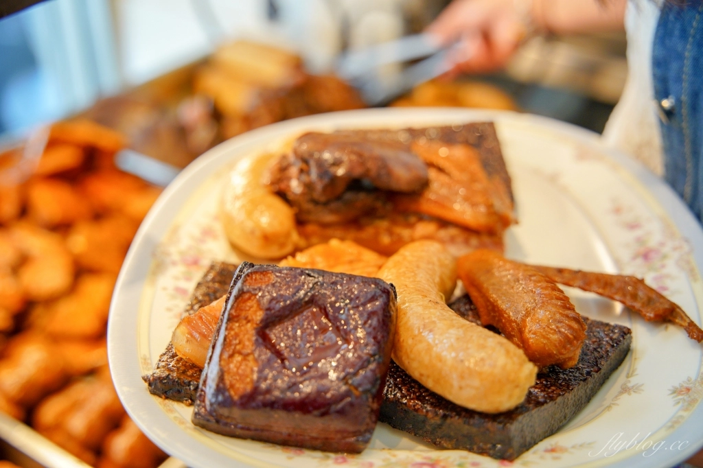 新竹東區｜新美乃斯食品行｜被麵包店耽誤的滷味行，菠蘿麵包也是推薦必買 @飛天璇的口袋
