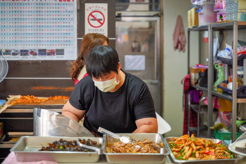新竹東區｜新美乃斯食品行｜被麵包店耽誤的滷味行，菠蘿麵包也是推薦必買 @飛天璇的口袋