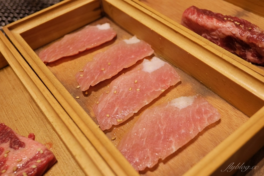 台中北屯｜本格和牛燒肉放題崇德店．築間燒肉吃到飽新品牌，588元以上火烤兩吃 @飛天璇的口袋