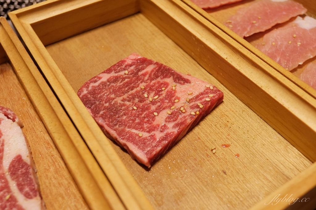 台中北屯｜本格和牛燒肉放題崇德店．築間燒肉吃到飽新品牌，588元以上火烤兩吃 @飛天璇的口袋