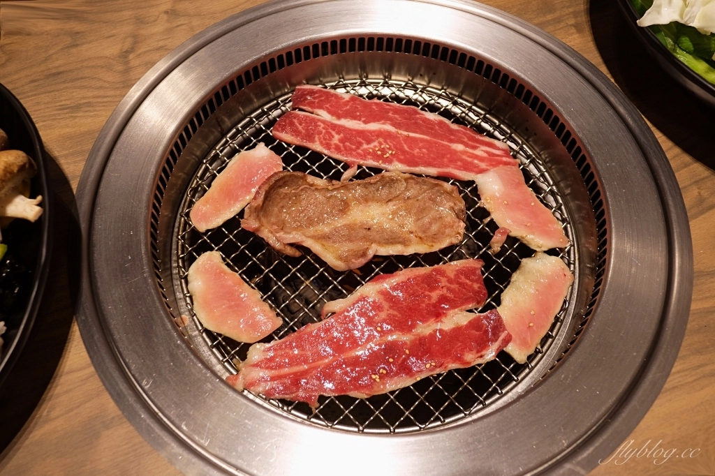 台中北屯｜本格和牛燒肉放題崇德店．築間燒肉吃到飽新品牌，588元以上火烤兩吃 @飛天璇的口袋